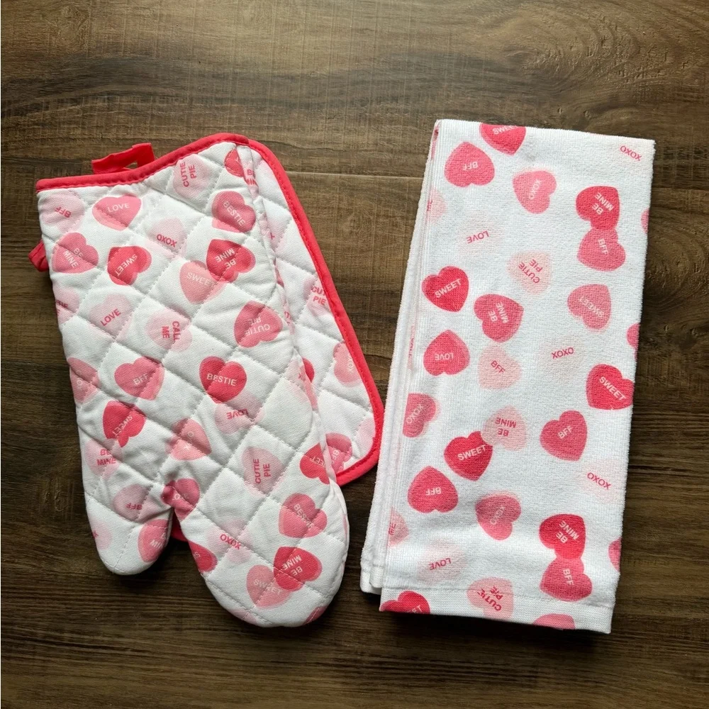 Crofton Valentine Candy Hearts Oven Mitt and Pot Holder with Set of 2 Towels NWT